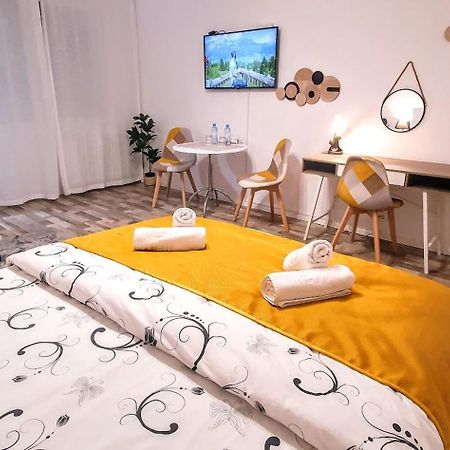 The Yellow King - Luxurious Apartment Bucharest Luaran gambar