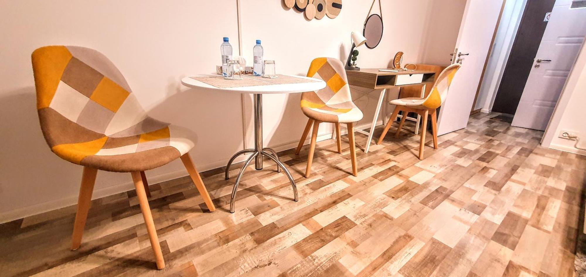 The Yellow King - Luxurious Apartment Bucharest Luaran gambar